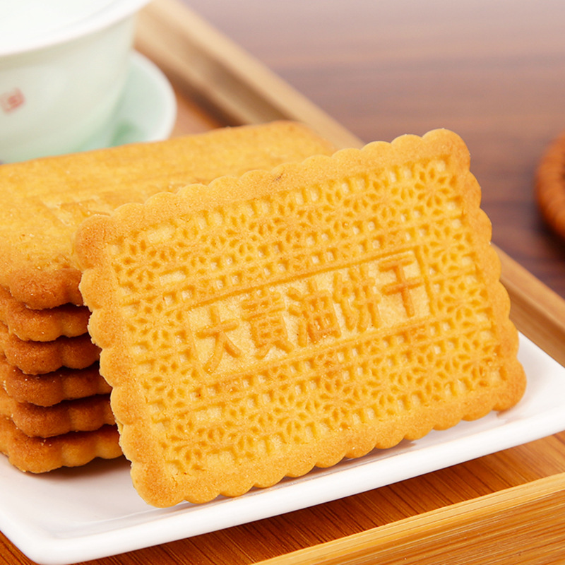 雨菓饼干，一款让人无法抗拒的美味零食！今天就来为大家详细介绍这款人气小饼干。